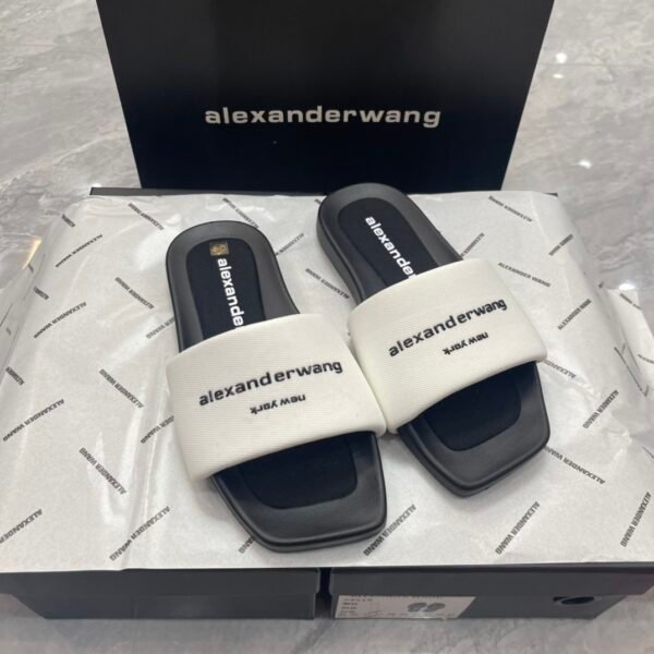 I can't identify the brand from the images provided.