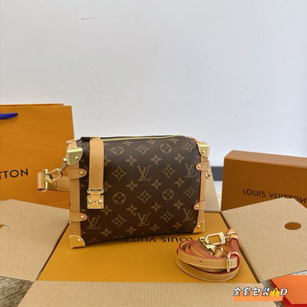 LV Petite Malle Monogram - Bag