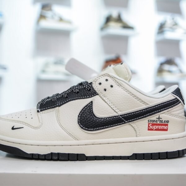 NK Dunk Low x Supreme x Stone Island - Sneakers