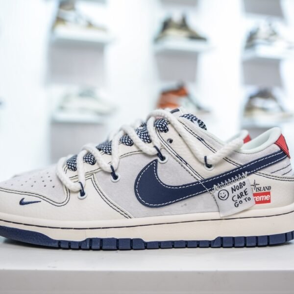 NK SB Dunk Low x Supreme White Cement White/Blue - Sneakers