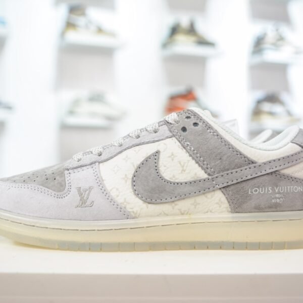 NK SB Dunk Low x LV Grey/Monogram - Sneakers