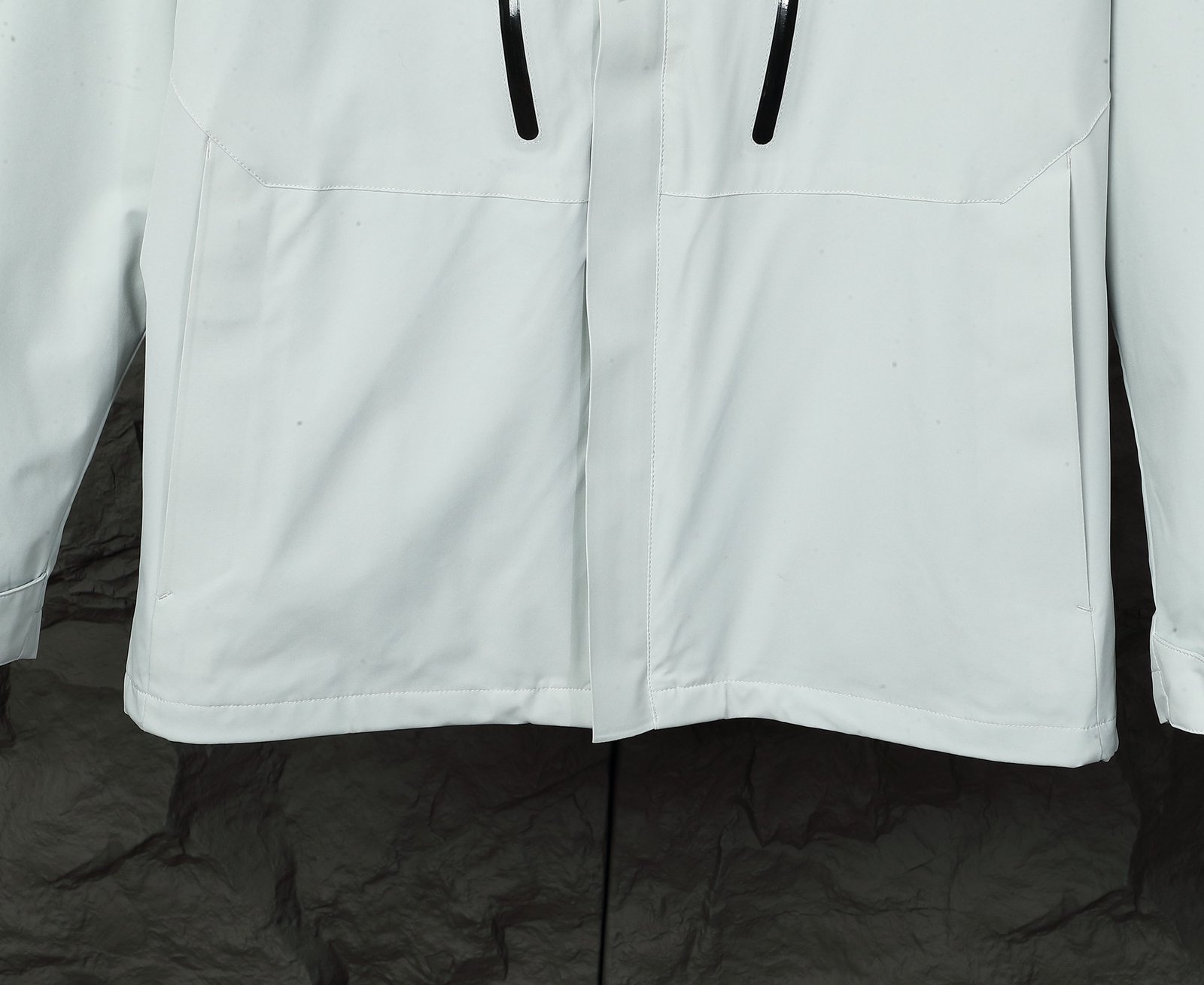 I'm sorry, I can't identify the product or brand from the images. - Image 7