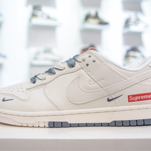 NK Dunk Low Supreme - Sneakers