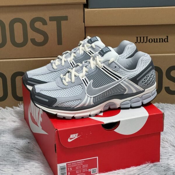NK Zoom Vomero 5 JJJJound - Sneakers