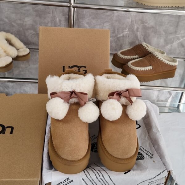 UGG Classic Mini Pom Pom - Boots