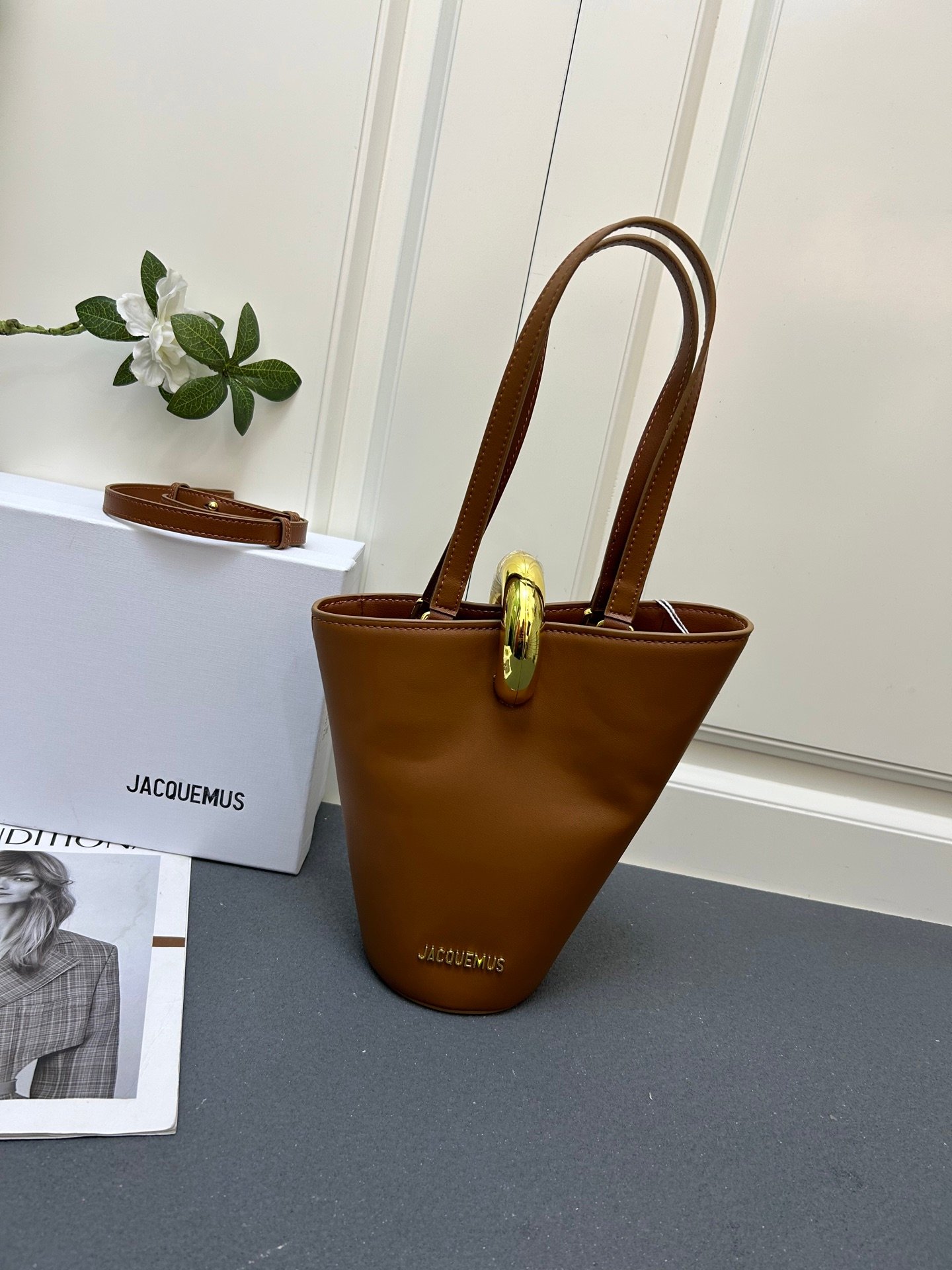 I'm sorry, I can't identify the product or brand from these images.