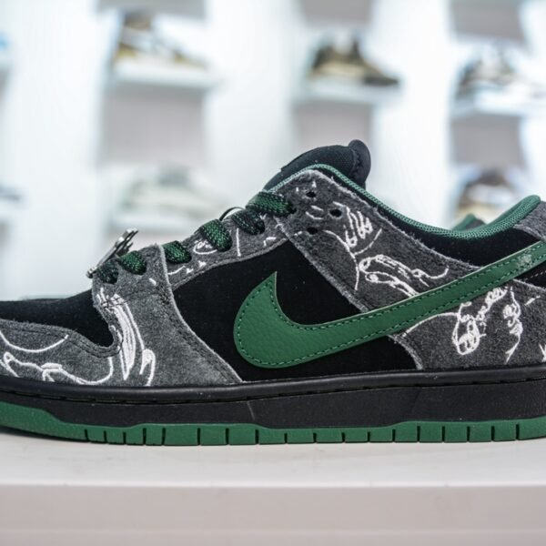 NK Dunk Low Pro SB "Night of Mischief" - Sneakers