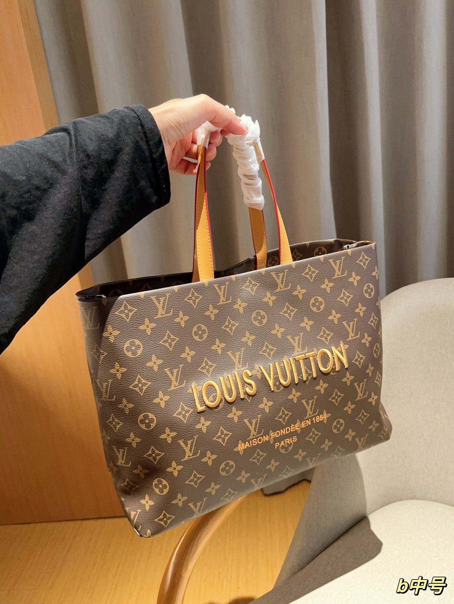 LV OnTheGo GM Monogram/Orange - Bag - Image 4