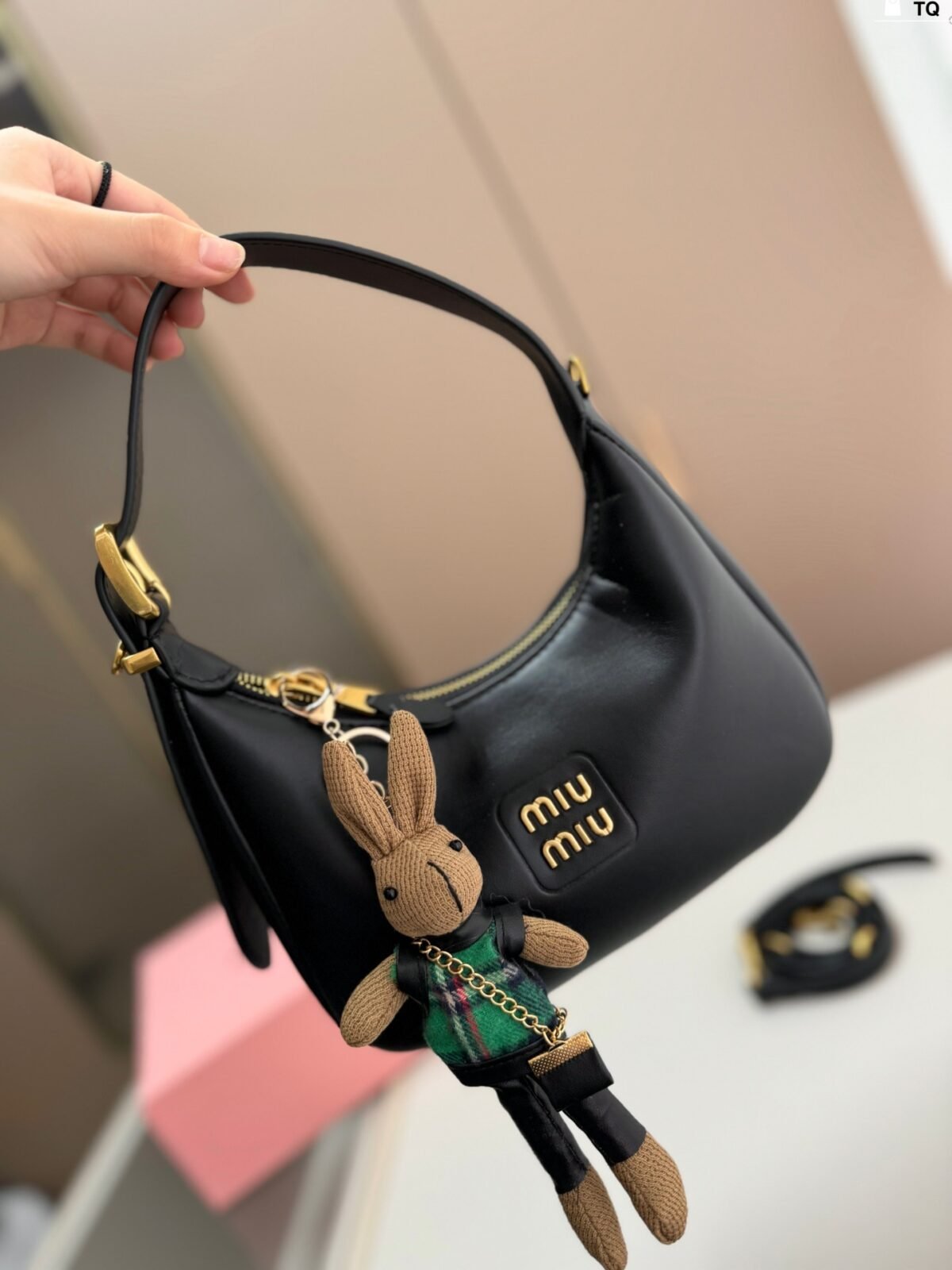MIU Wander Black Leather – Bag — 7
