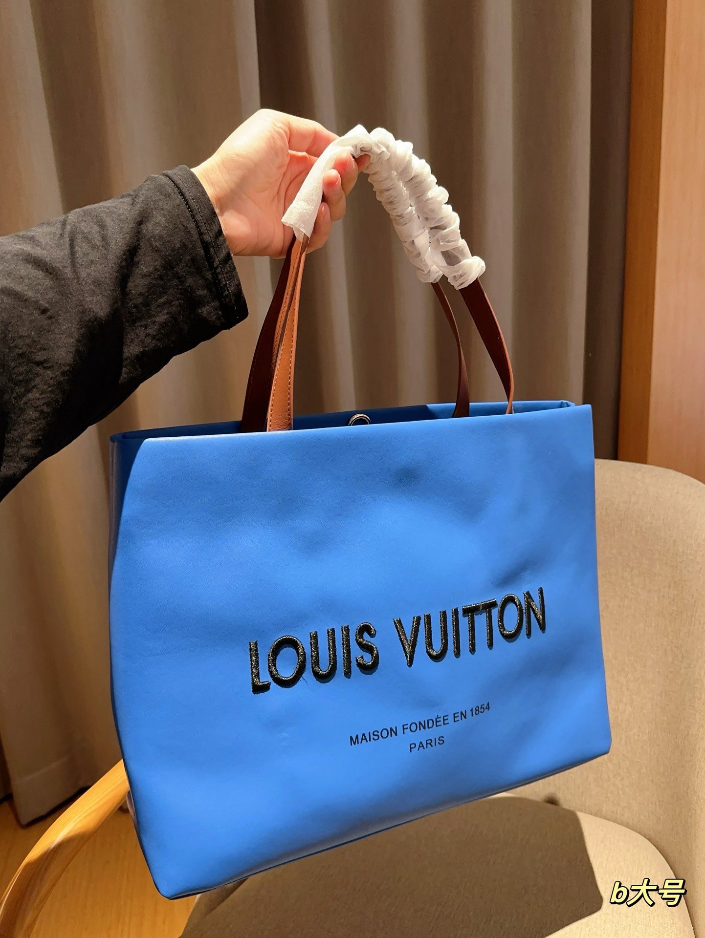 LV OnTheGo GM Orange - Bag - Image 5