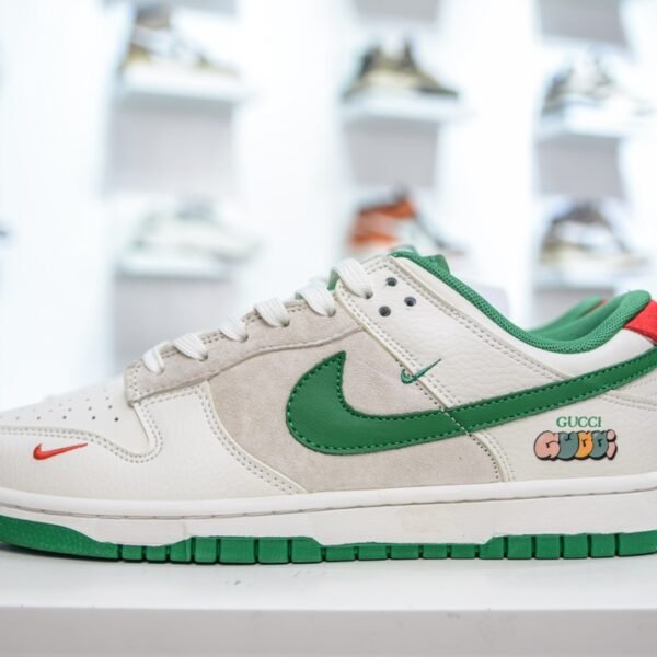 NK SB Dunk Low x GG - Sneakers