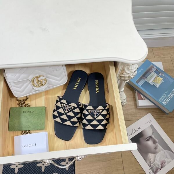 PR Triangle Jacquard Slides - Slides