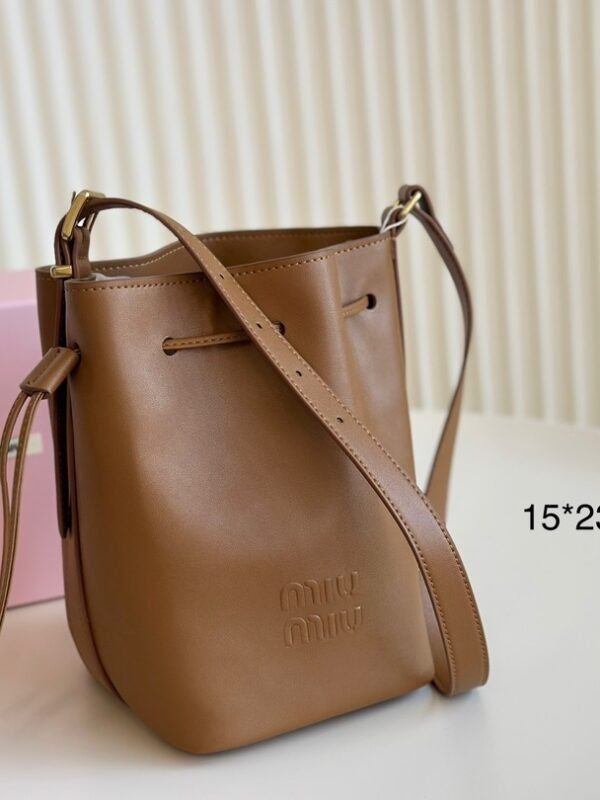 MIU Wander Bucket Bag Leather – Tasche – Weiss