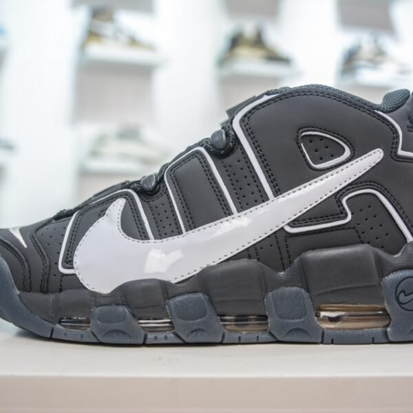 NK Air More Uptempo 9.5 Black/White - Sneakers