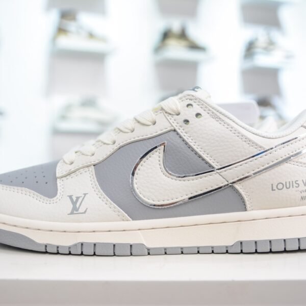 NK Dunk Low x LV - Sneakers
