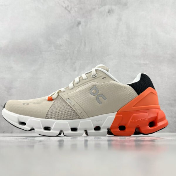 ```
ON Cloudstratus Light Brown/Orange - Sneakers
```