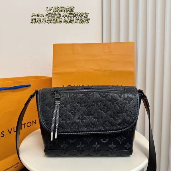LV Utility Crossbody Monogram Eclipse - Bag