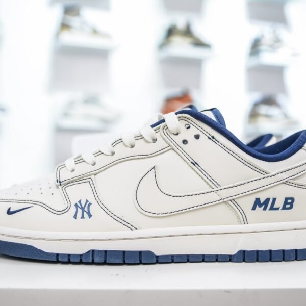 NK Dunk Low EMB New York Yankees - Sneakers