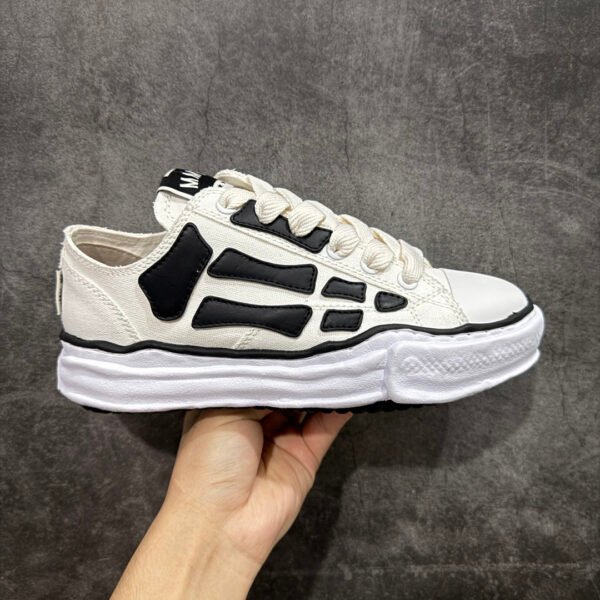 AMR Bone Dissolve - Sneakers