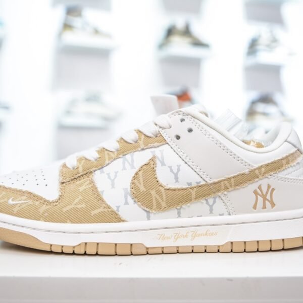 NK SB Dunk Low New York Yankees - Sneakers