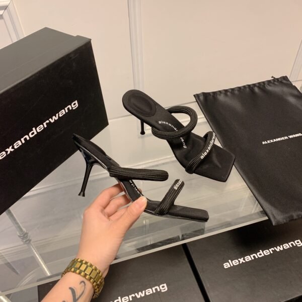 I can't identify this product.