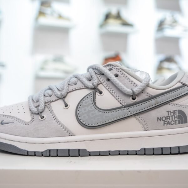 NK Dunk Low x TNF Grey/White - Sneakers
