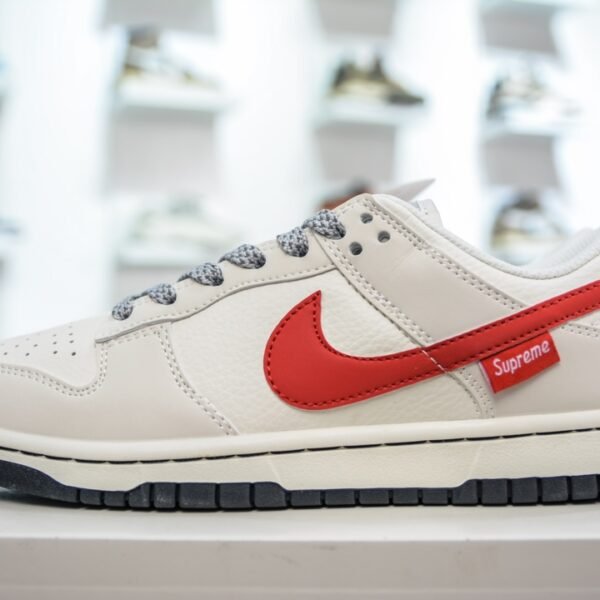 NK Dunk Low Supreme - Sneakers