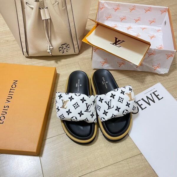 LV Pool Pillow Comfort - Slides