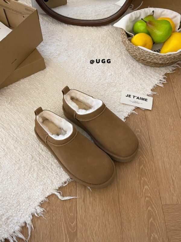 UGG Classic Ultra Mini – Boots – Red