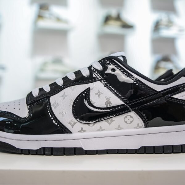 NK Dunk Low x LV - Sneakers