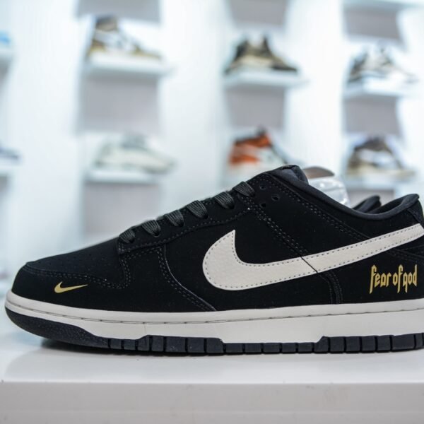 NK Dunk Low x Fear of God - Sneakers