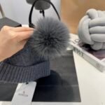 MCL Pom Pom Beanie Grey Wool – Cappello – Rosso