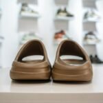 AD Yeezy Slide – Slides – Brown