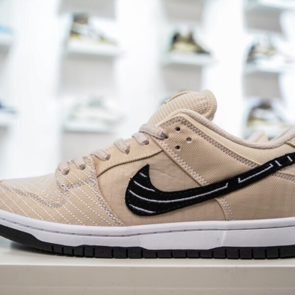 NK SB Dunk Low Albino & Preto - Sneakers