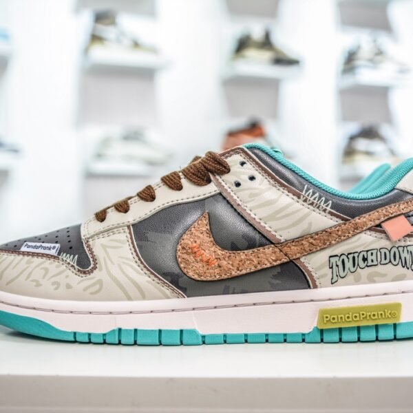 NK Dunk Low Prm "Panda Prank" - Sneakers