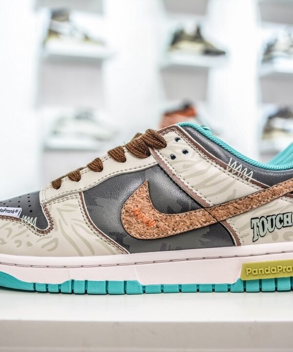 NK Dunk Low Prm "Panda Prank" – Sneaker