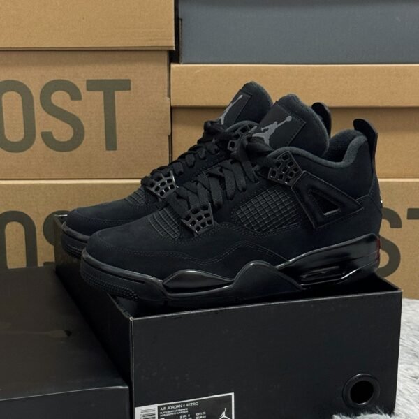 NK Air Jordan 4 Retro 8.5 Black - Sneakers