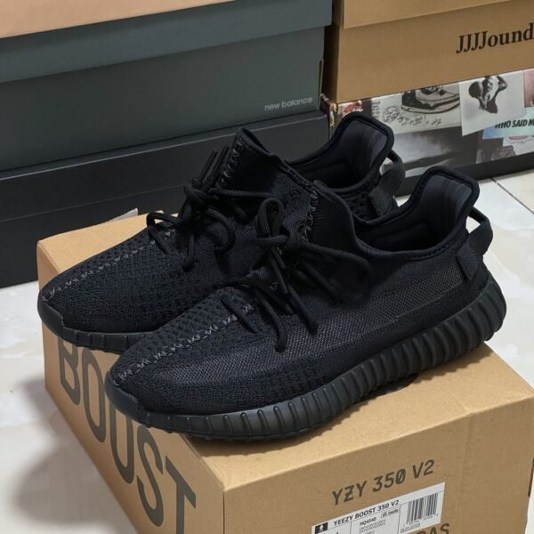AD Yeezy Boost 350 V2 9.5 Black - Sneakers