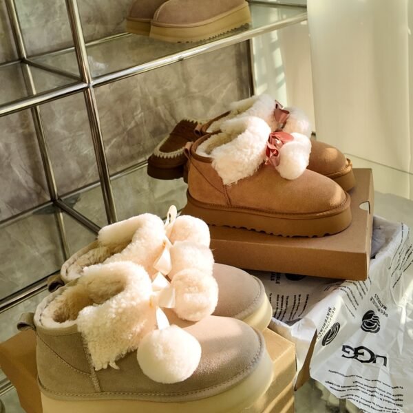 UGG Classic Mini Pom Pom Chestnut - Boots
