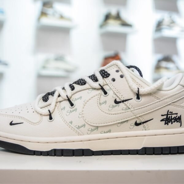 NK SB Dunk Low Stussy - Sneakers