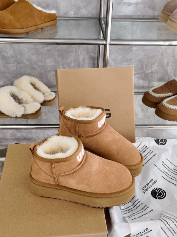 UGG Classic Ultra Mini – Boots – Red
