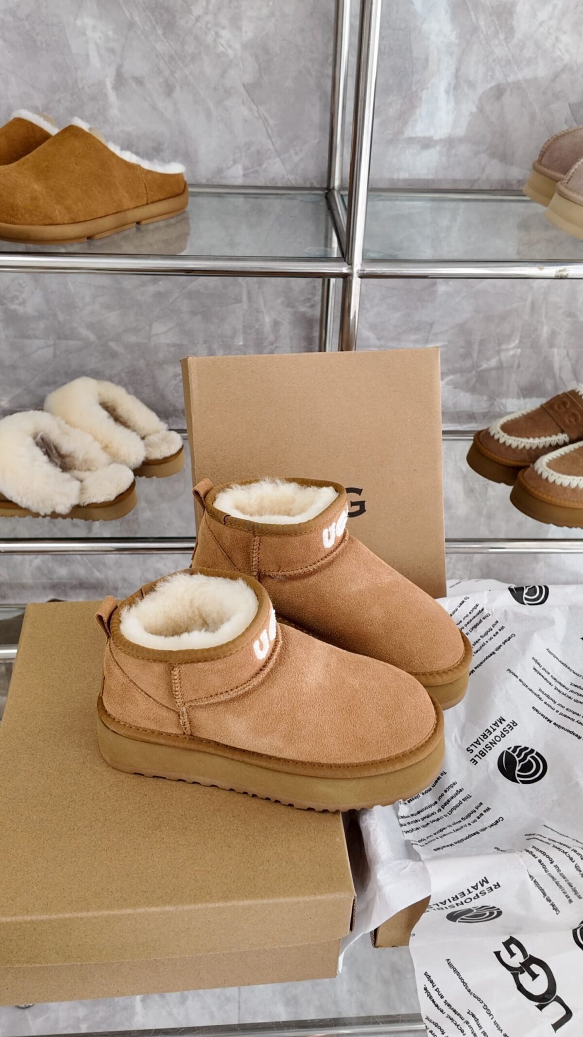 UGG Classic Ultra Mini – Stiefel – Rot