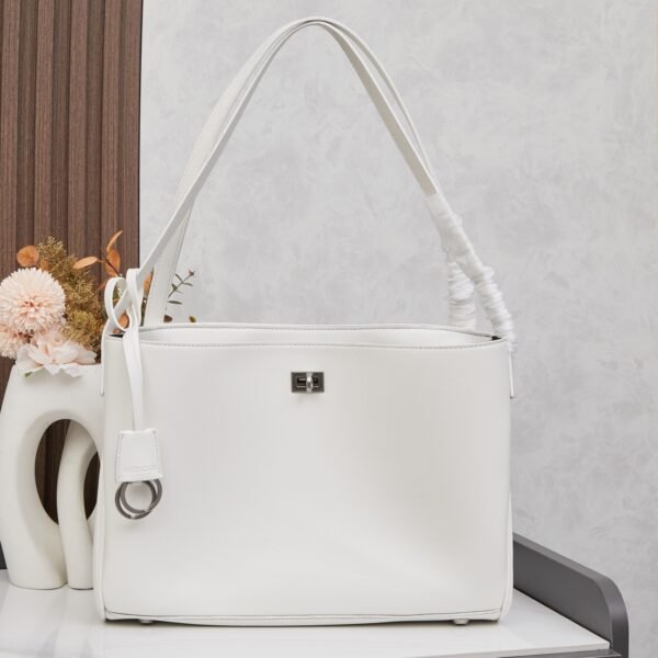 Accompanied with a box, the Rodeo series from Balen