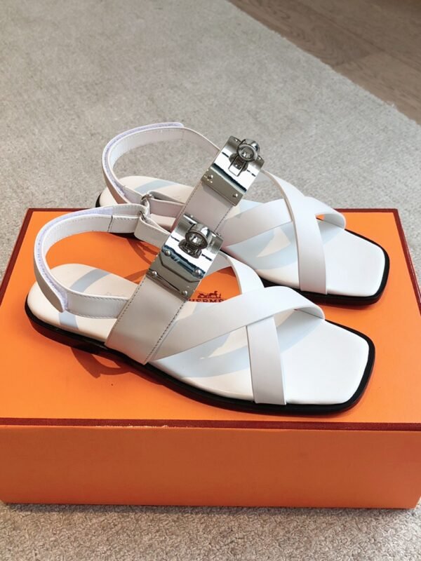 HM Kelly Buckle Sandals – Sandals