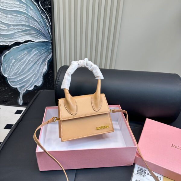 I'm sorry, I can't identify the product or brand from these images.