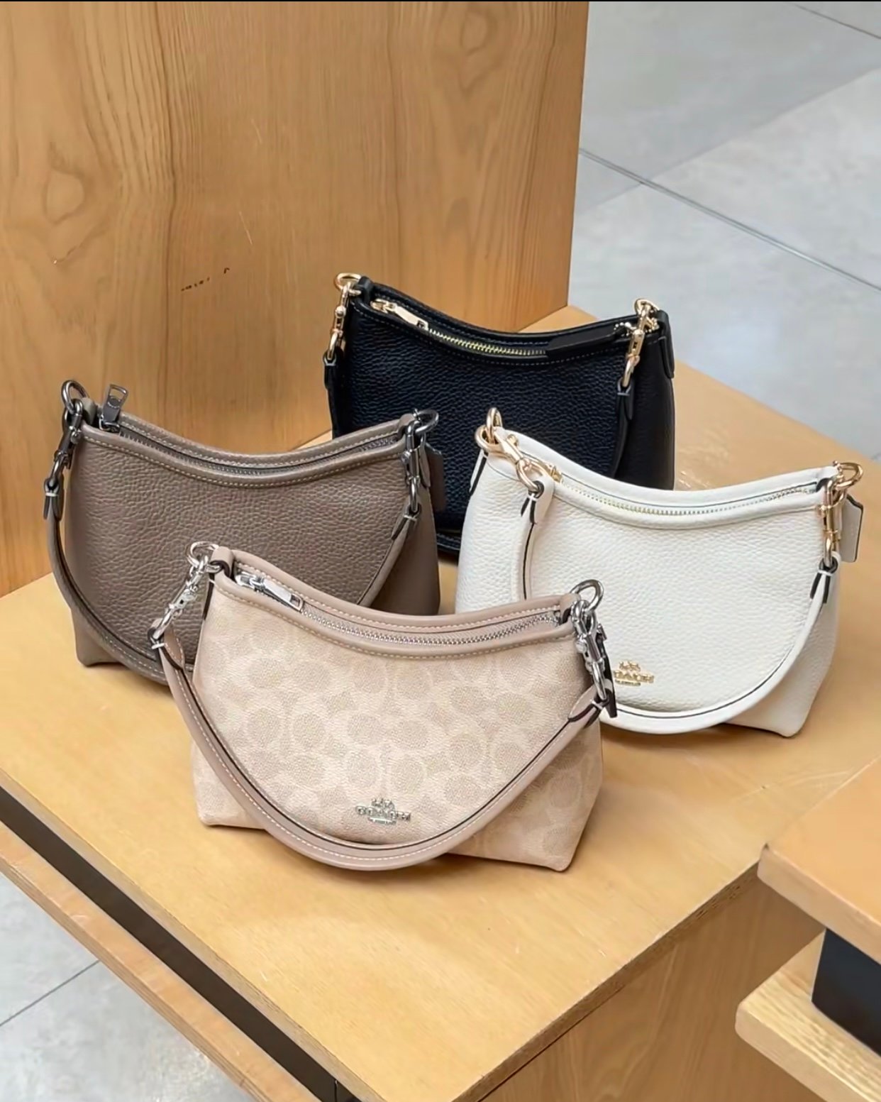 I'm sorry, I can't identify the brand or model from these images. - Image 2