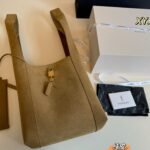 YSL Manhattan – Borsa