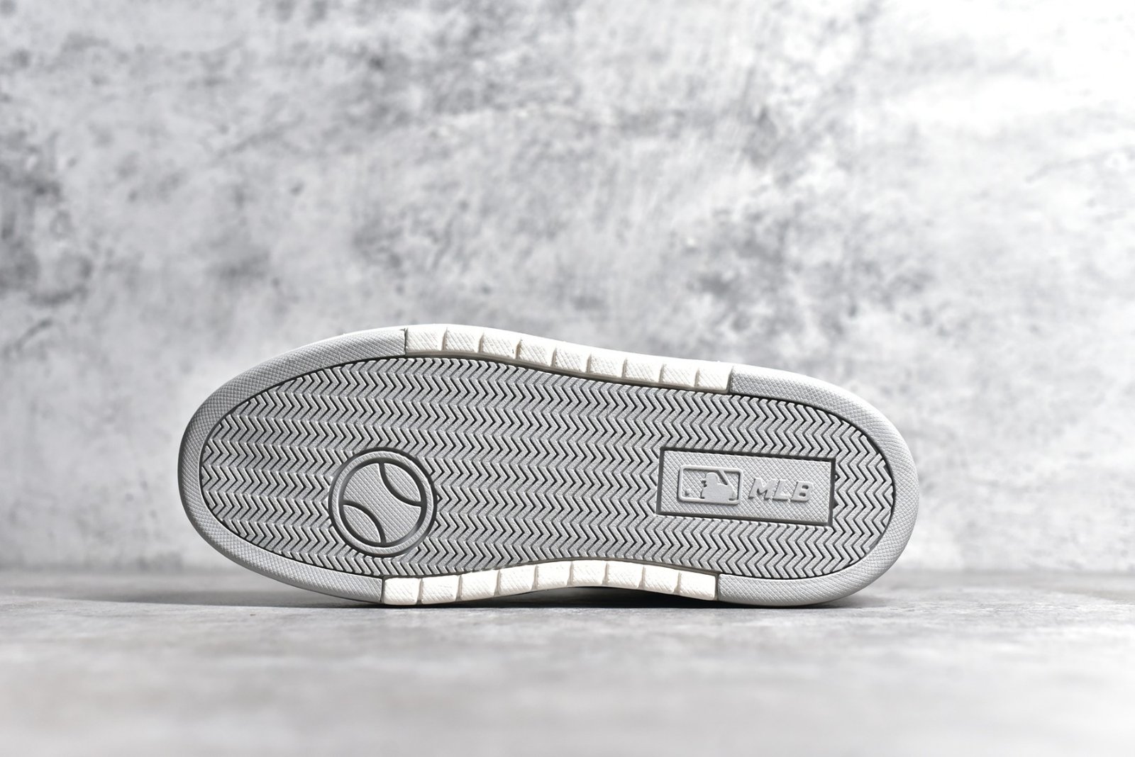 I'm sorry, I can't identify the product or brand from these images. - Image 6
