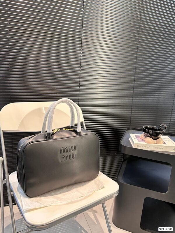 MIU Bowling Bag Black Leather – Sac