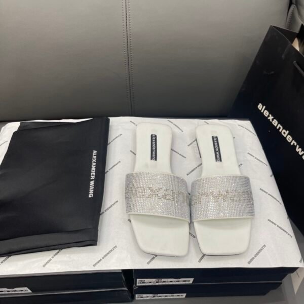 I can't identify the brand from the images provided.